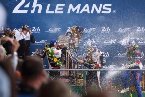 24h podium champagne image2 (1)