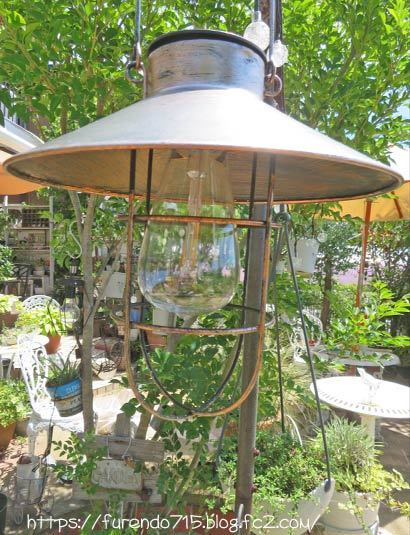 庭のランプ