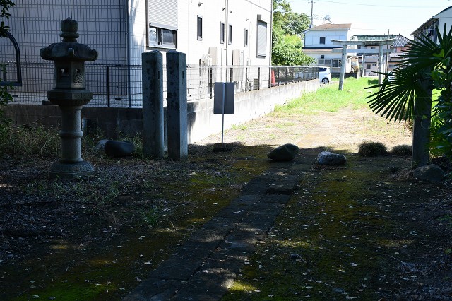 加須市麦倉 鷲神社の力石