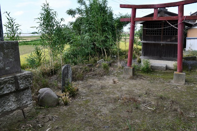 加須市本郷　鷲神社　謎の石