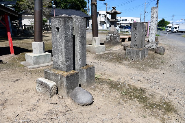 加須市麦倉　八坂神社の力石