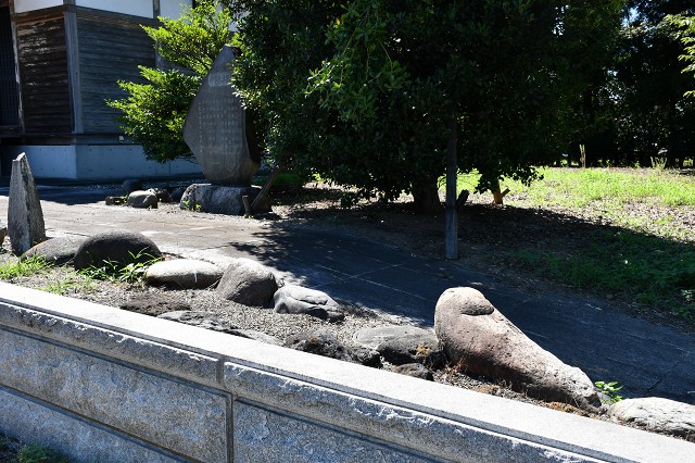 加須市飯積　鷲神社の石